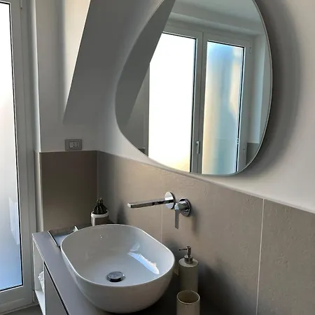 Διαμέρισμα An Attic, Really Downtown 3 *