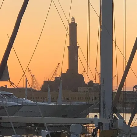 An Attic, Really Downtown 3 * Gênes