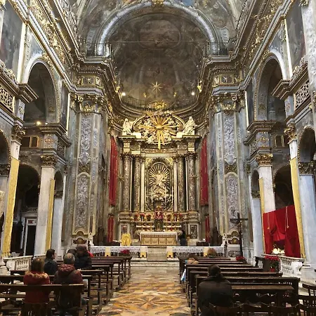 An Attic, Really Downtown 3 * Genua