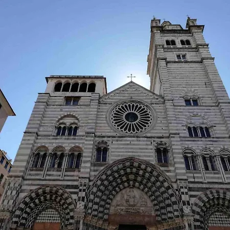 An Attic, Really Downtown 3 * Genua