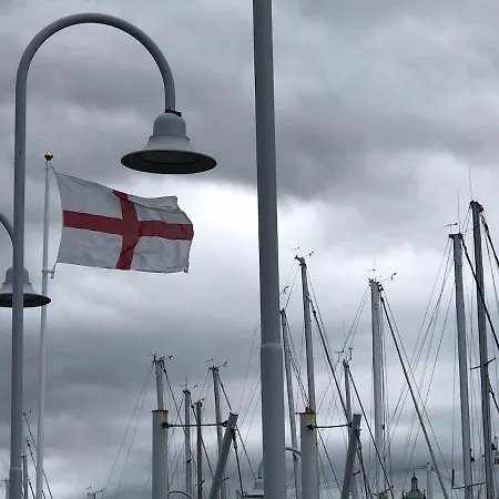 Apartment An Attic, Really Downtown 3