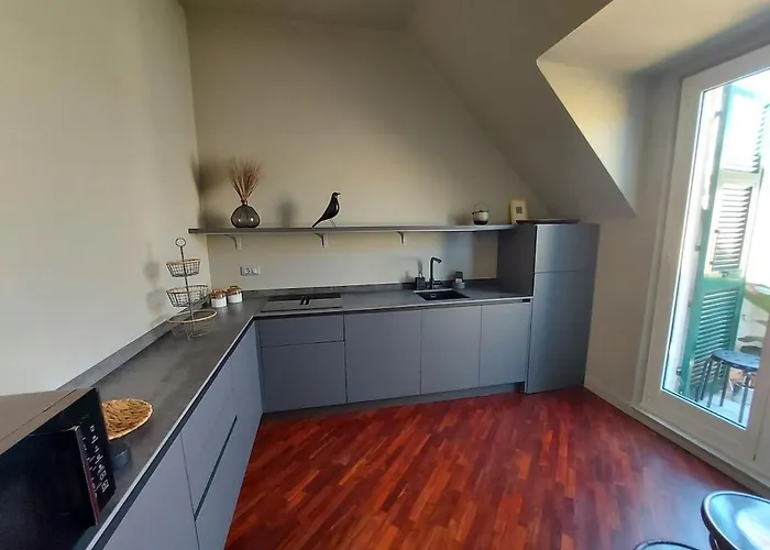 An Attic, Really Downtown 3 شقة *