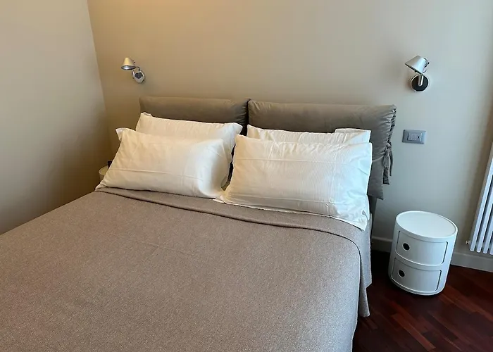 An Attic, Really Downtown 3 جنوة