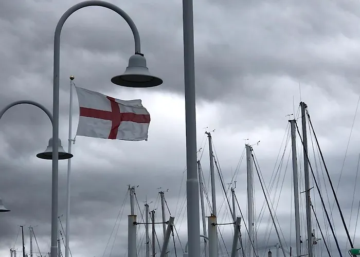 Apartment An Attic, Really Downtown 3