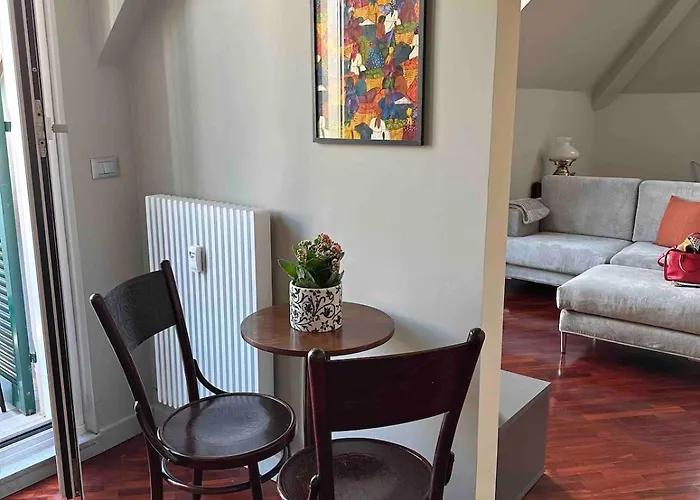 An Attic, Really Downtown 3 Lägenhet *