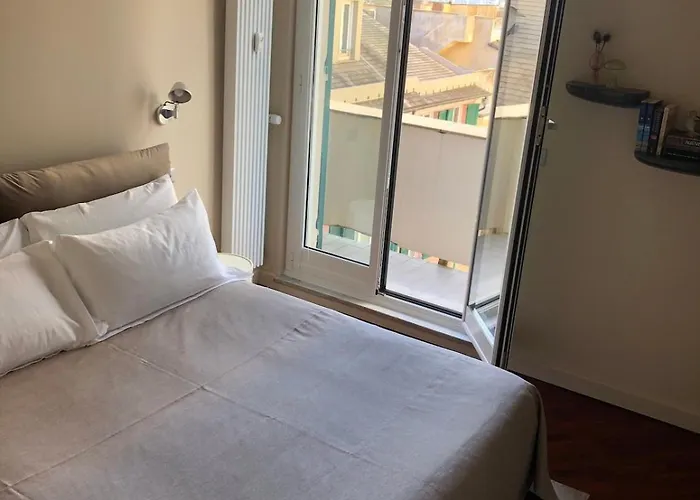 Apartment An Attic, Really Downtown 3 *
