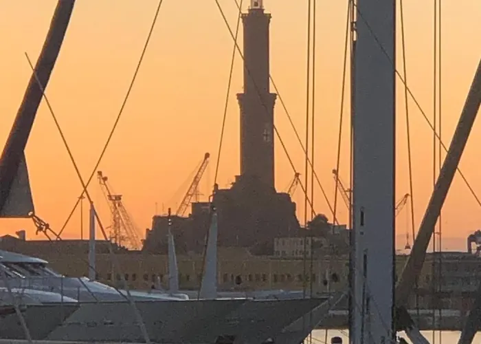 An Attic, Really Downtown 3 * Genua