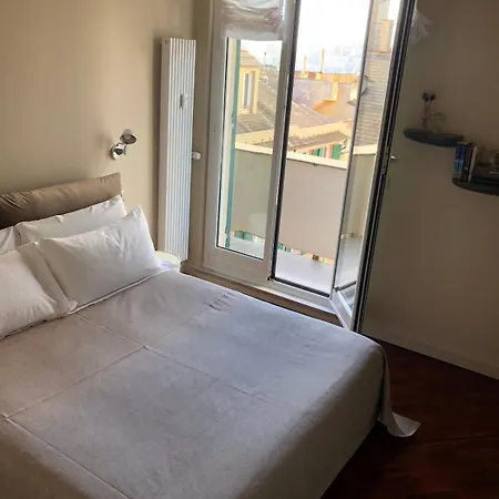 公寓 An Attic, Really Downtown 3 *
